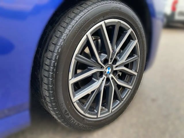 BMW 220 220i Active Tourer Sedan