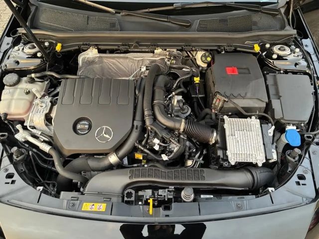 Mercedes-Benz A 180 Limousine AHK Kamera CarPlay SHZ VorrDistr