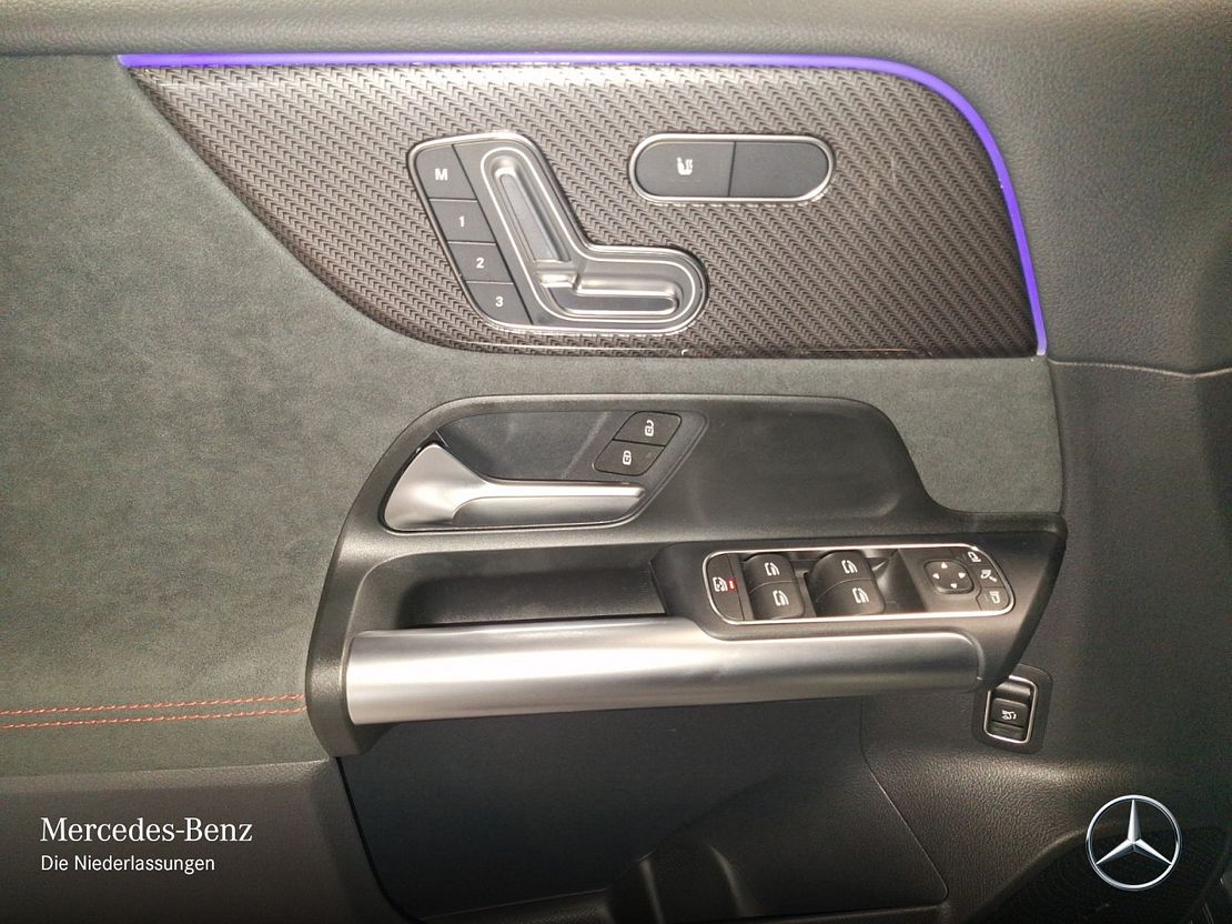 Mercedes-Benz B 180 AMG Line Sedan