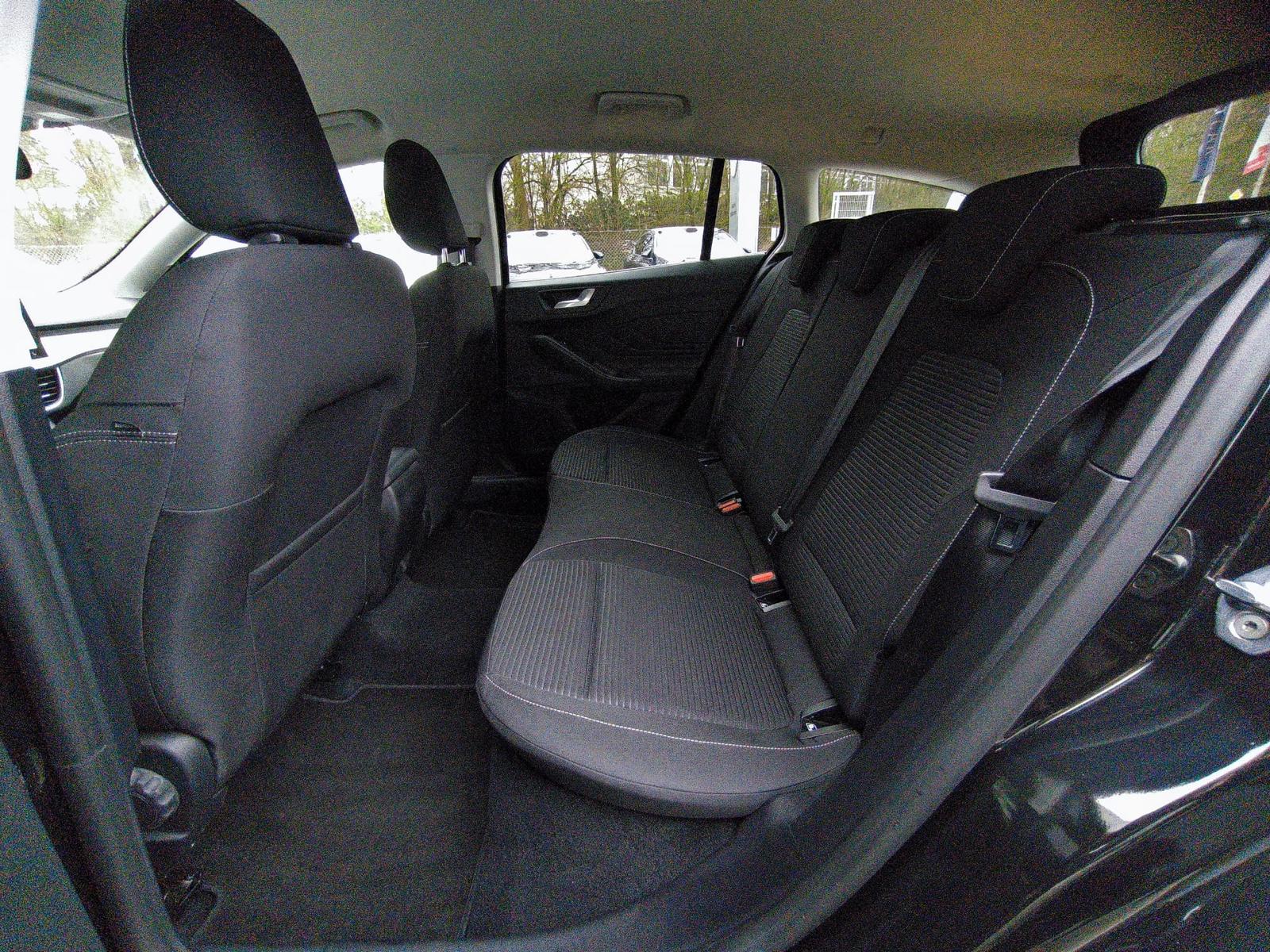 Ford Focus Tur 1.0 Titan >NAVI+LED+SHZ+TEMP+DAB+PDC+