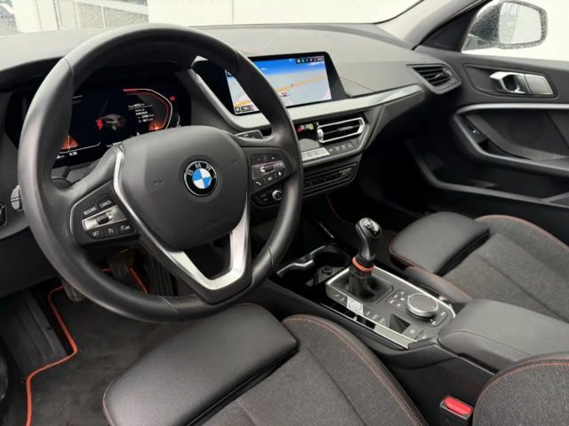 BMW 118 118i Sedan Sport Line