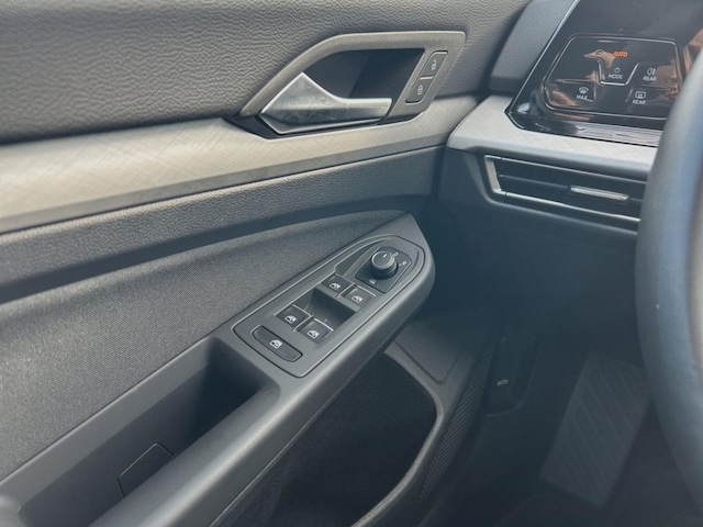 Volkswagen Golf 1.0 TSI Life Variant