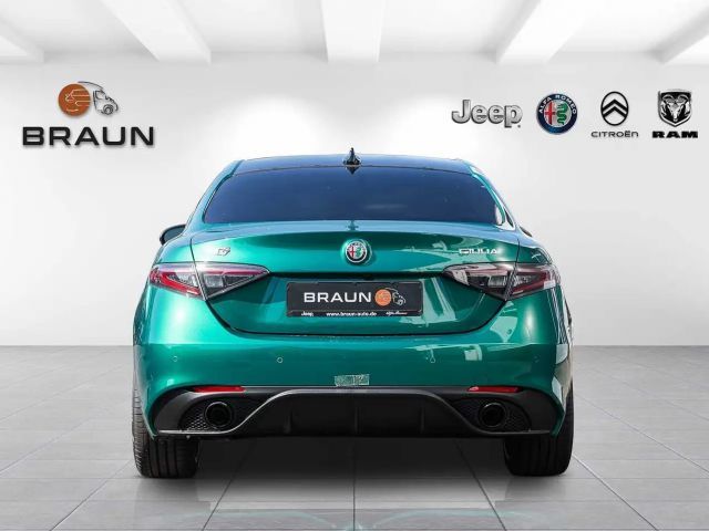 Alfa Romeo Giulia AT8 Q4