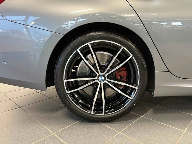 BMW 330 330d M-Sport Sedan