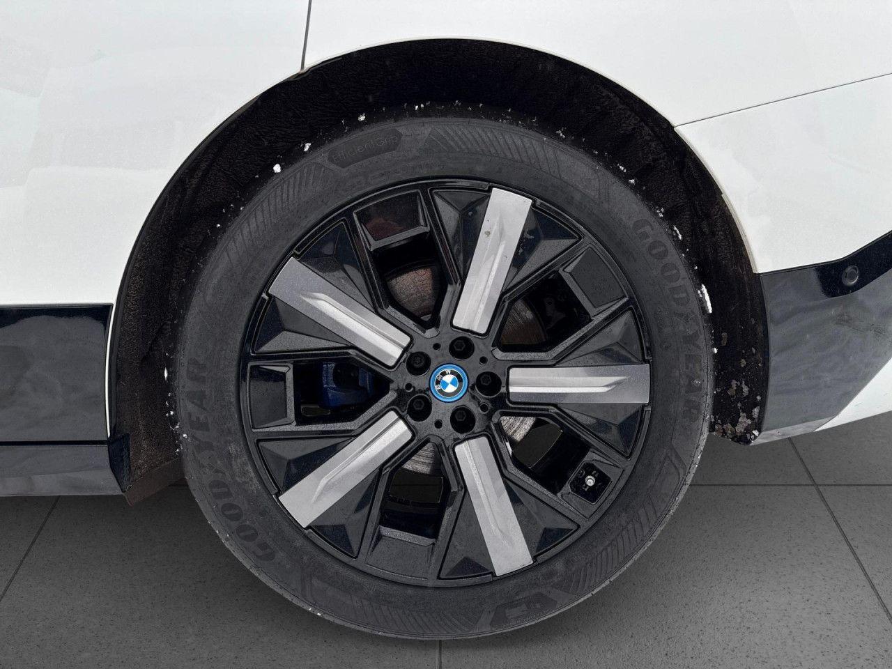 BMW iX xDrive