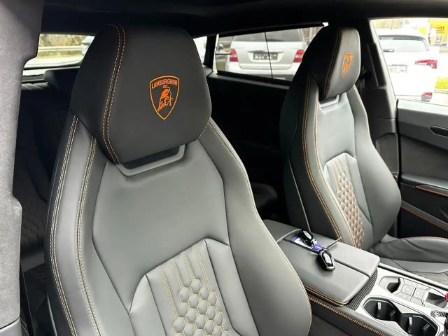 Lamborghini Urus SE *Akrapovic*Carbon-Paket*23"*B&O*Pano*