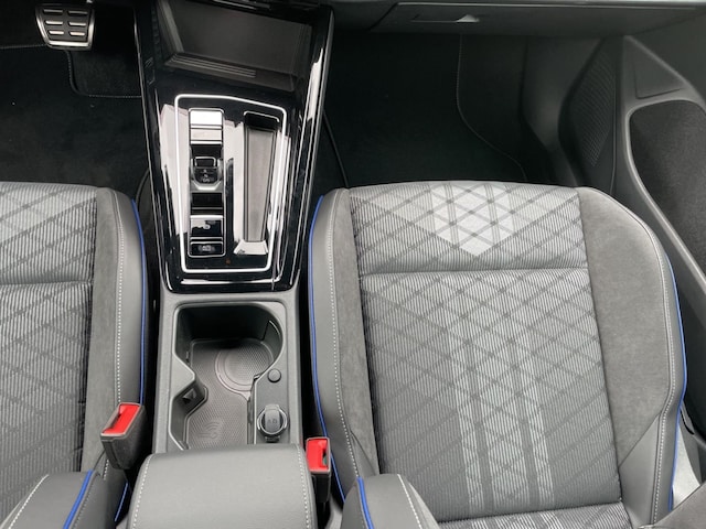 Volkswagen Golf 1.5 eTSI DSG R-Line