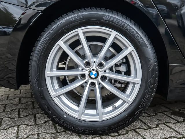 BMW 320 320i M-Sport Sedan
