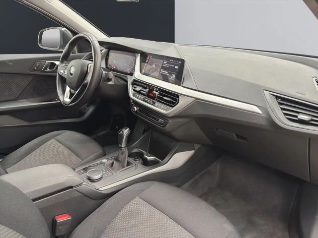 BMW 118 118i 5-deurs Sedan