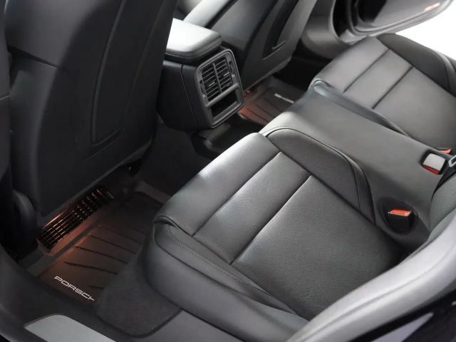 Porsche Taycan 4 Cross Turismo