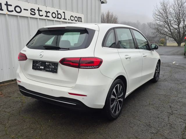 Mercedes-Benz B 180 B 180 d