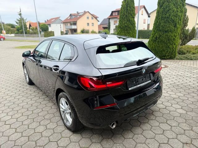 BMW 118 118i Sedan Sport Line