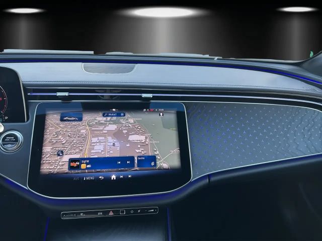 Mercedes-Benz E 220 AMG Line E 220 d Sedan