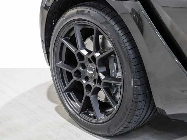 Aston Martin DBX -Minotaur Green-