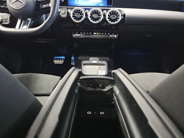 Mercedes-Benz CLA 250 AMG Line Sedan