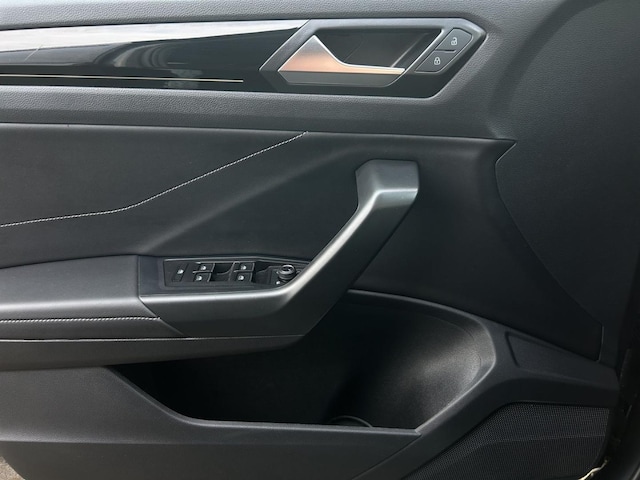 Volkswagen T-Roc 1.5 TSI DSG R-Line