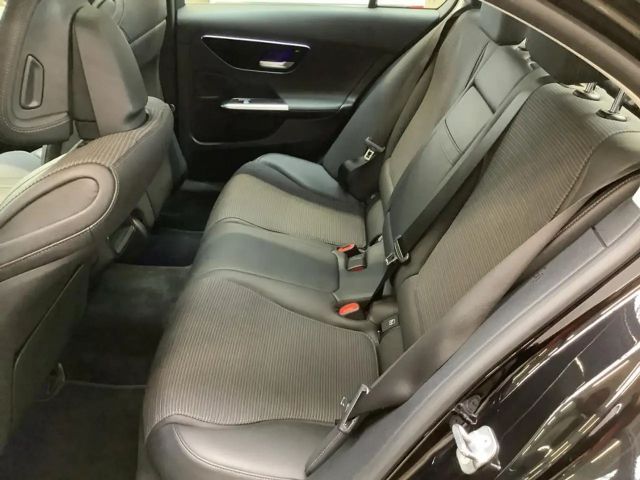 Mercedes-Benz C 180 AVANTGARDE Sedan