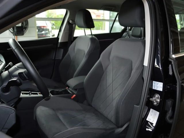 Volkswagen Golf DSG Golf VIII Style