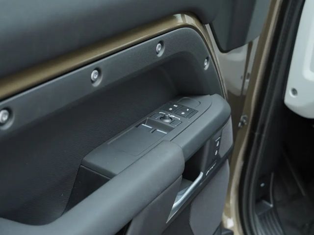 Land Rover Defender 3.0 Dynamic SE