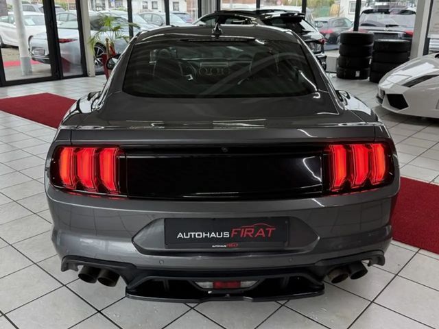 Ford Mustang Fastback GT 5.0 V8