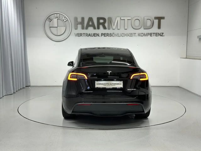 Tesla Model Y AWD Performance