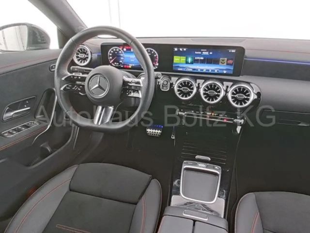 Mercedes-Benz CLA 200 AMG Line Sedan