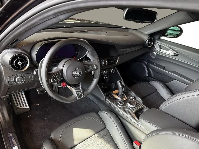 Alfa Romeo Giulia AT8 Quadrifoglio Turbo