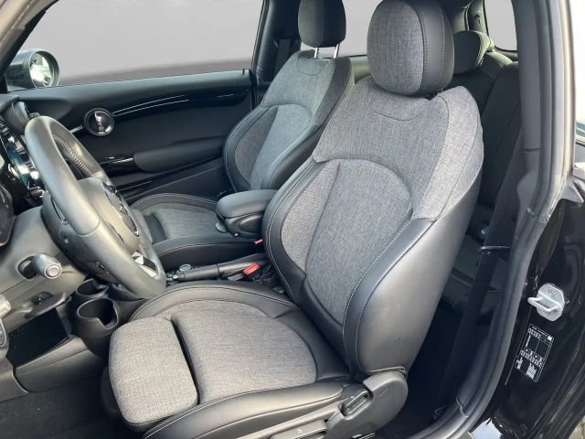 MINI Cooper Hatch DAB LED Navi Komfortzg. Tempomat