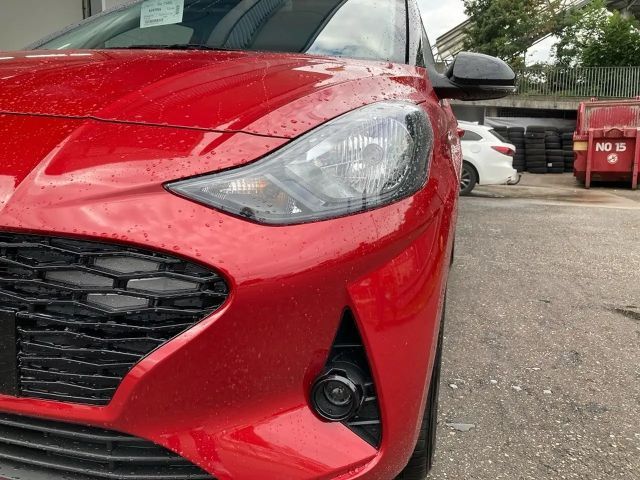 Hyundai i10 GO Plus 1,0 MT a5bu1 Schwarzes Dach
