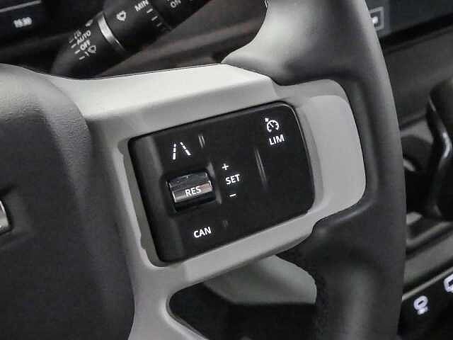 Land Rover Defender 90 Dynamic SE