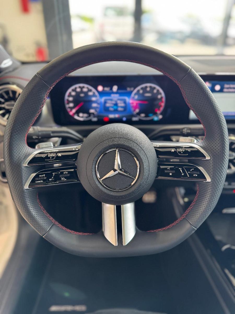 Mercedes-Benz CLA 200 AMG Line Sedan