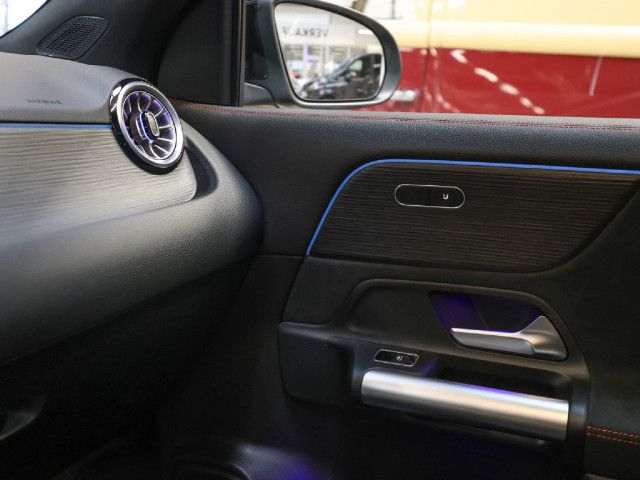 Mercedes-Benz GLA 180 AMG Line