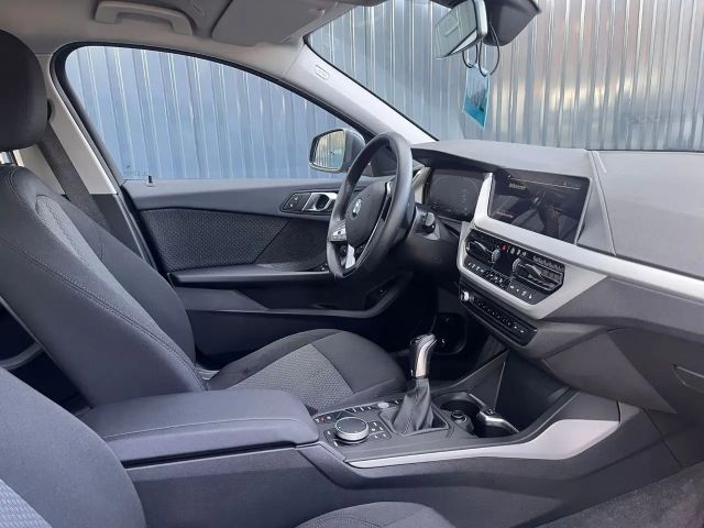 BMW 118 118i 5-deurs Sedan