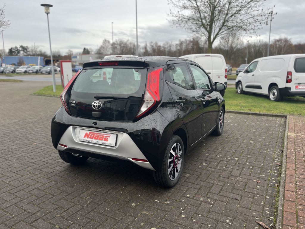 Toyota Aygo 5-deurs Play X-play