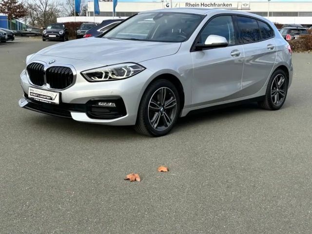 BMW 118 118i 5-deurs Sedan Sport Line