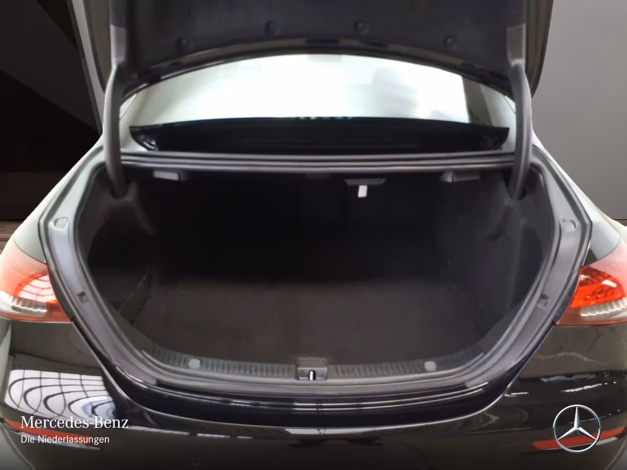 Mercedes-Benz E 220 AVANTGARDE E 220 d Sedan