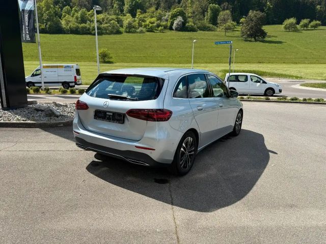 Mercedes-Benz B 180 Totwinkel / Winter-Paket / Kamera /  MBUX