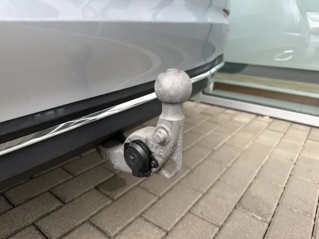 Mercedes-Benz C 200 AVANTGARDE Sedan