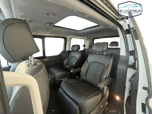 Hyundai Staria Signature