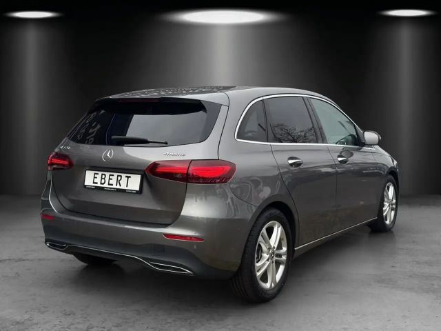 Mercedes-Benz B 220 4MATIC Sedan