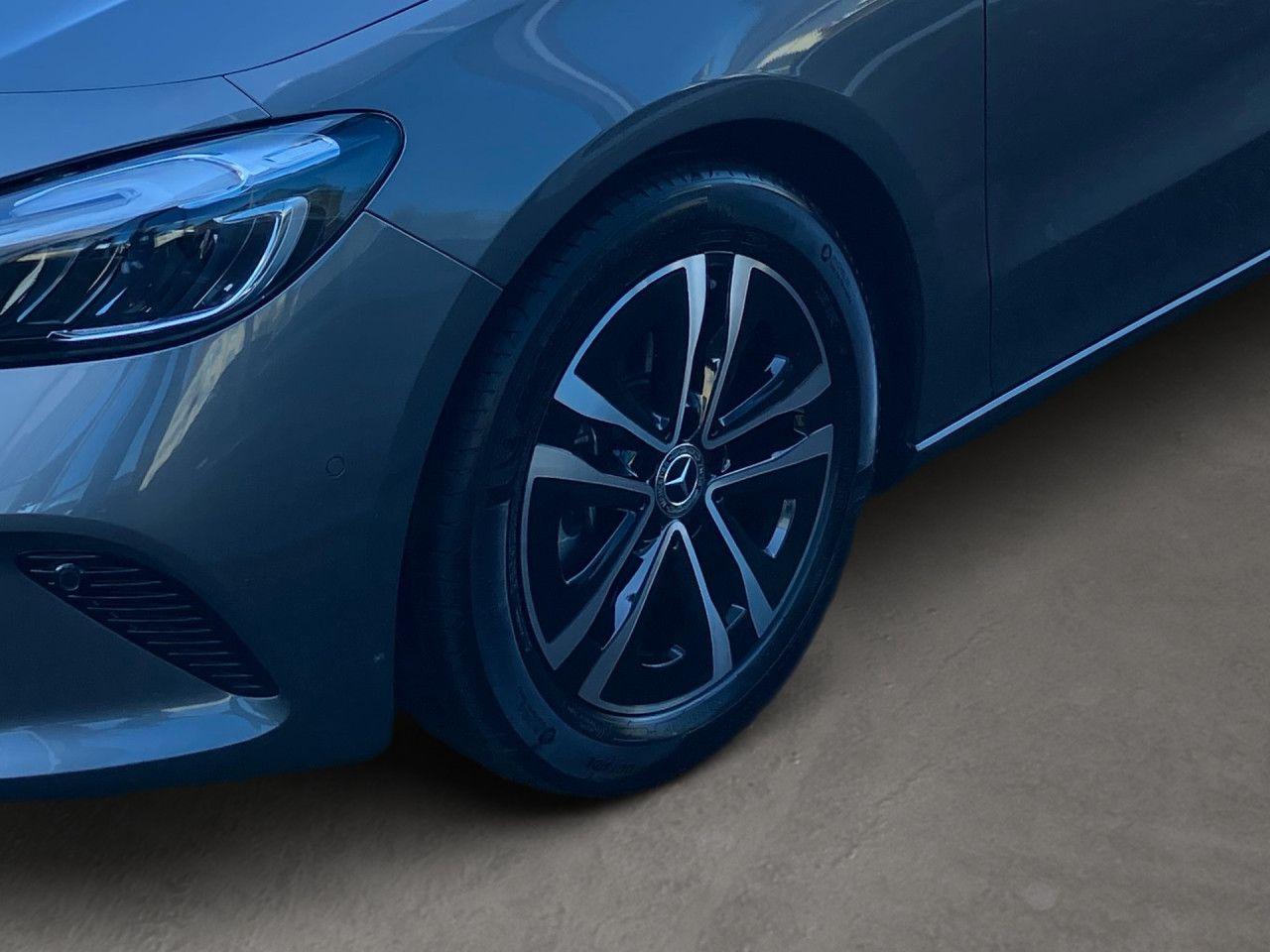 Mercedes-Benz B 180 Sedan