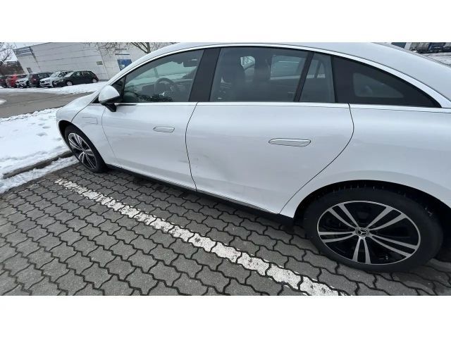 Mercedes-Benz EQE 300 Advanced Sedan