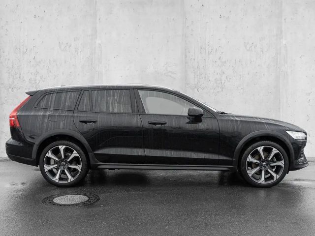 Volvo V60 Cross Country AWD Plus