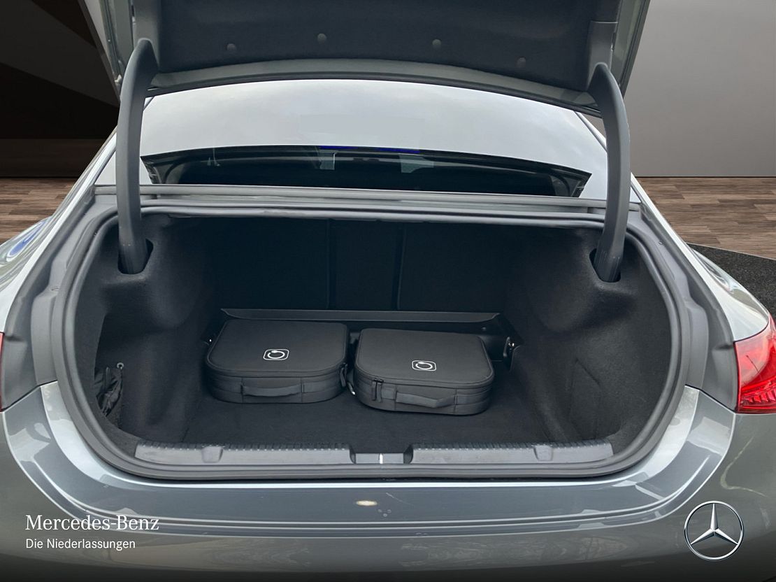 Mercedes-Benz EQE 300 Sedan