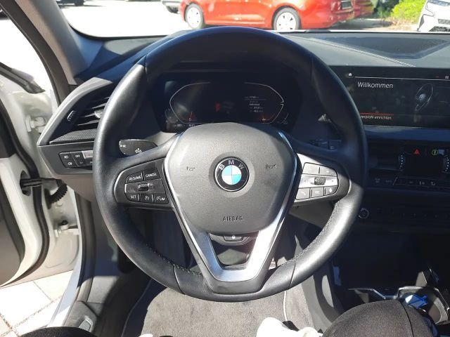 BMW 118 118i Sedan Sport Line