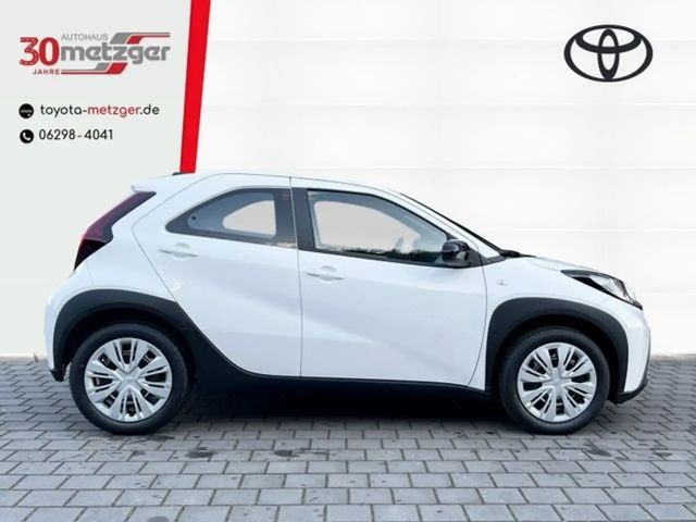 Toyota Aygo X 1.0 VVT-i Business Hatchback