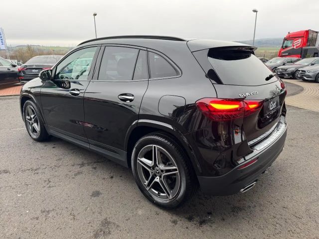 Mercedes-Benz GLA 200 AMG Line