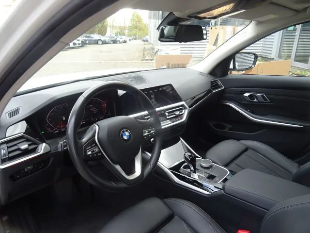 BMW 320 320i Sedan Sport Line