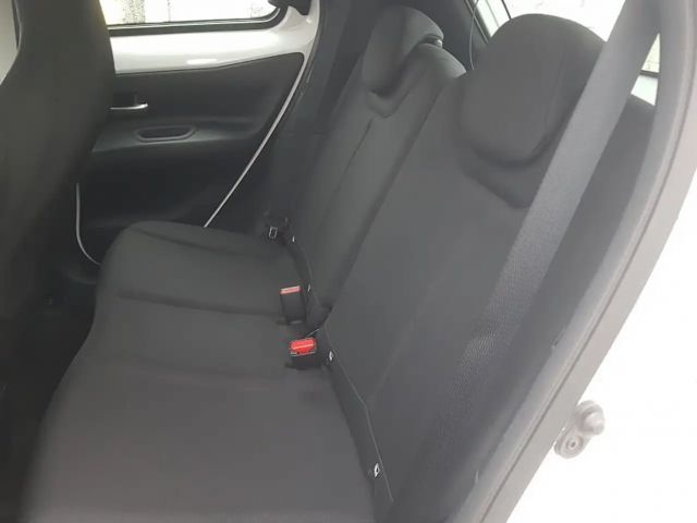 Toyota Aygo Hatchback Play