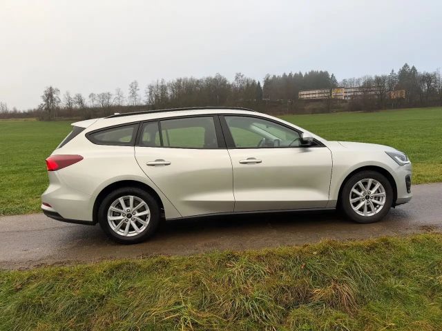 Ford Focus Cool & Connect Wagon